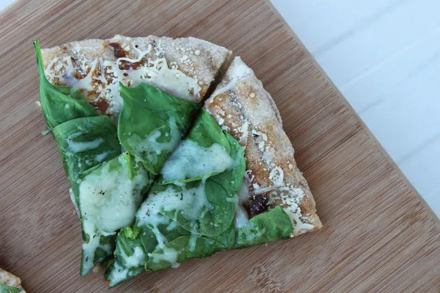 spinach and bacon pizza