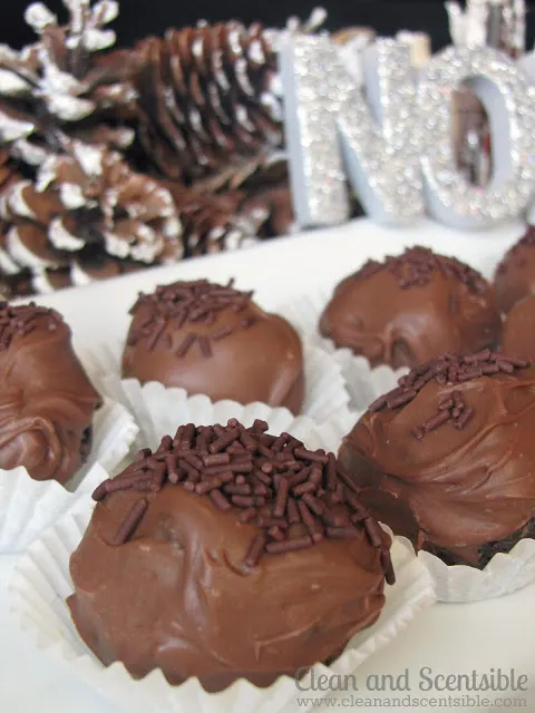 Chocolate Cheesecake Oreo Balls by Clean & Scentsible