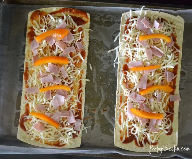 Easy Flatbread Pizza Sandwich Recipe - A quick lunch or easy dinner idea