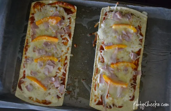 Easy Flatbread Pizza Sandwich Recipe - A quick lunch or easy dinner idea
