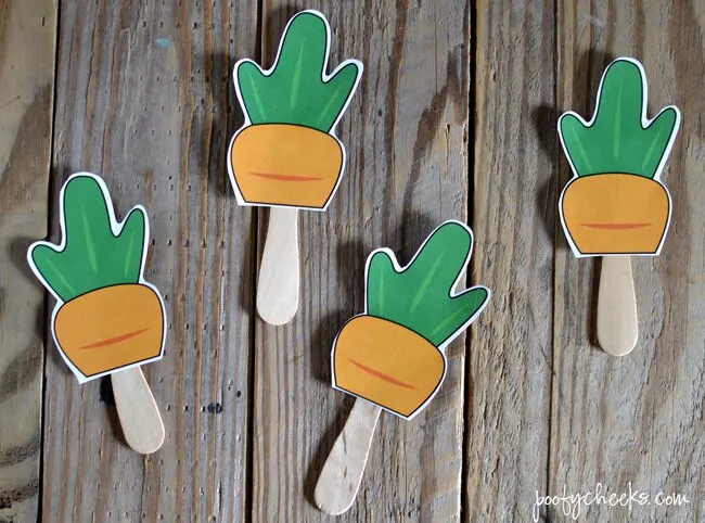 Printable Carrot Cupcake Toppers - Add to Oreo 'Dirt' Cupcakes for an Easter Bunny treat!