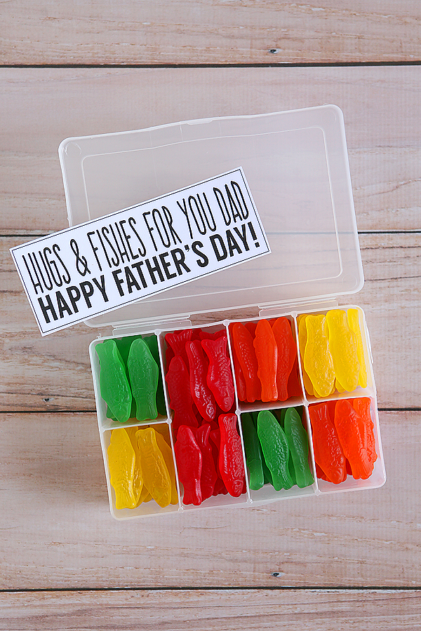 http://eighteen25.com/2015/06/hugs-and-fishes-for-dad-fathers-day-gift/