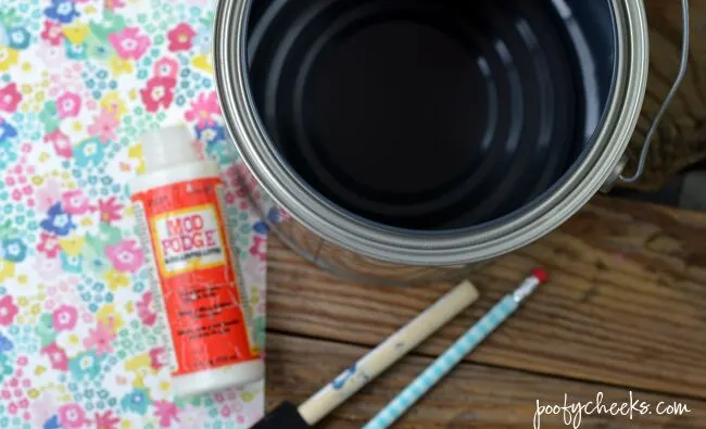 Make a Pretty Paint Can - 15 minute DIY | https://poofycheeks.com @kelsalexandra