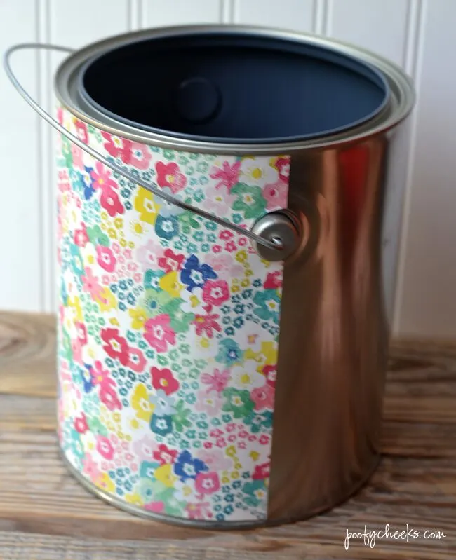 Make a Pretty Paint Can - 15 minute DIY | https://poofycheeks.com @kelsalexandra