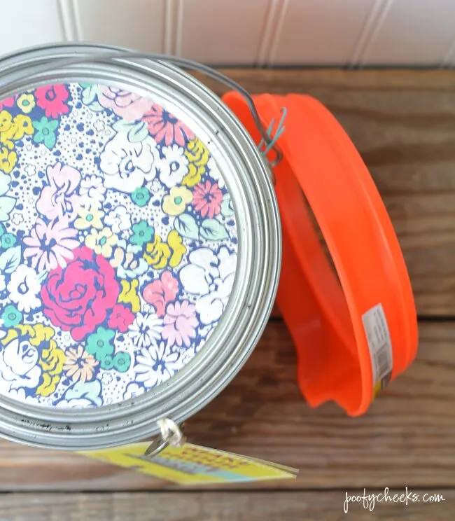 Need a fun housewarming gift idea? Stuff a paint can with paint supplies and tie on this free printable tag.