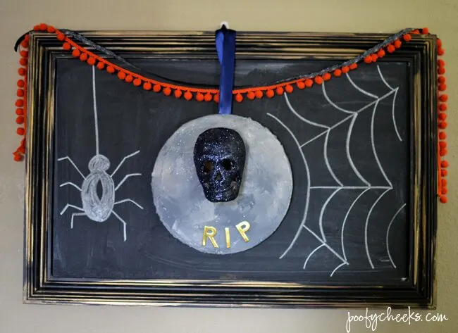 Halloween Skull and Headstone Craft - Use foam discs #MakeItFunCrafts