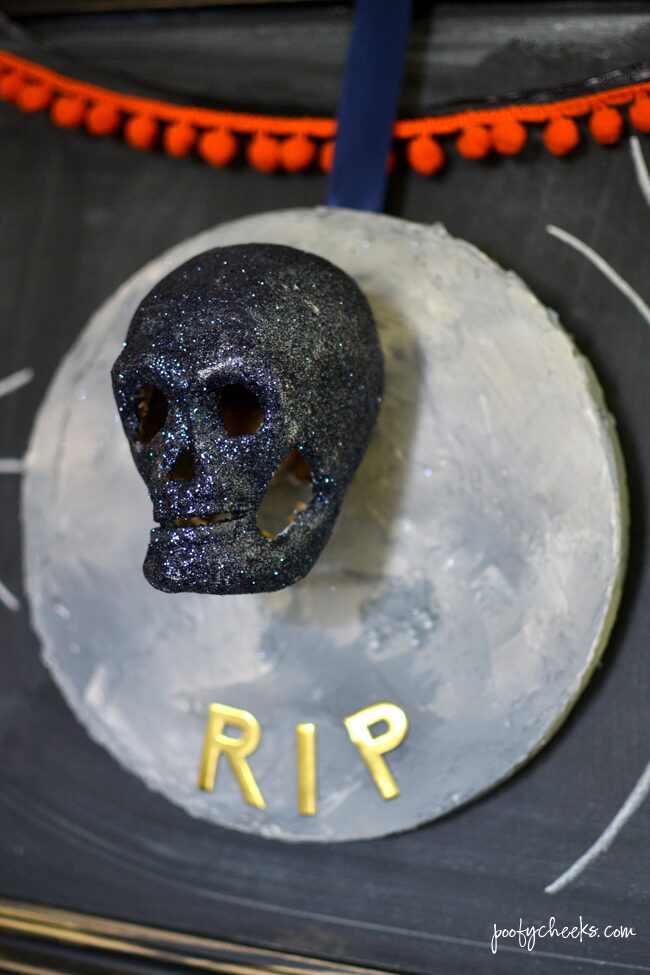 Halloween Skull and Headstone Craft - Use foam discs #MakeItFunCrafts