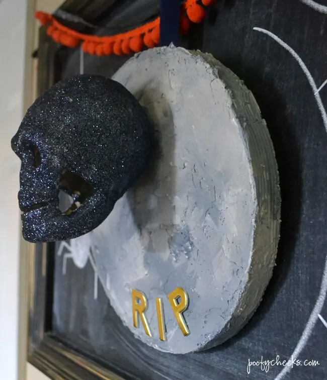 Halloween Skull and Headstone Craft - Use foam discs #MakeItFunCrafts