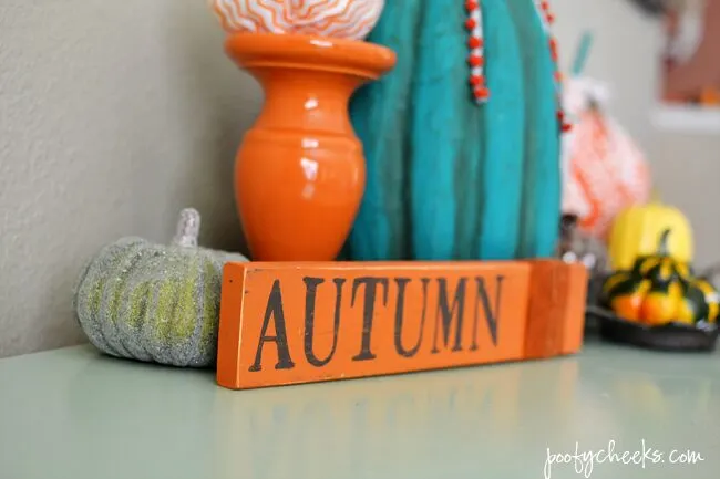 Visit our home decorated in aqua and oranges - Fall Blog Home Tour @poofycheeksblog