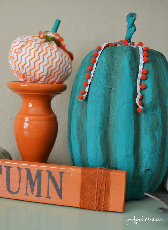 Visit our home decorated in aqua and oranges - Fall Blog Home Tour @poofycheeksblog