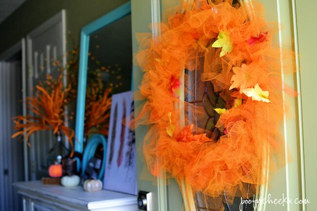 Visit our home decorated in aqua and oranges - Fall Blog Home Tour @poofycheeksblogVisit our home decorated in aqua and oranges - Fall Blog Home Tour @poofycheeksblog