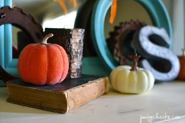 Visit our home decorated in aqua and oranges - Fall Blog Home Tour @poofycheeksblog