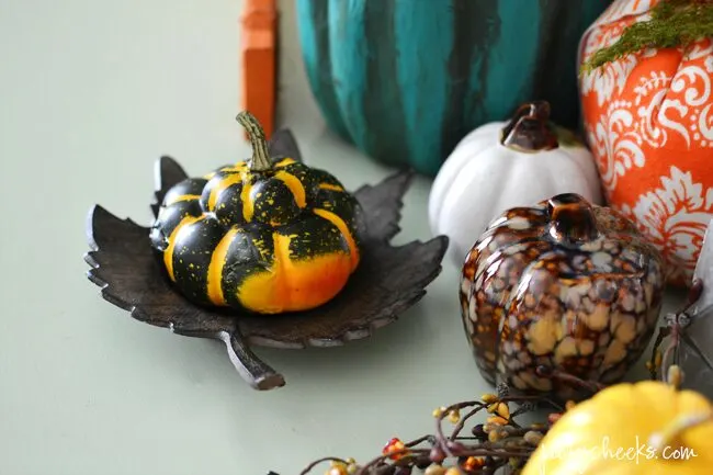 Visit our home decorated in aqua and oranges - Fall Blog Home Tour @poofycheeksblog