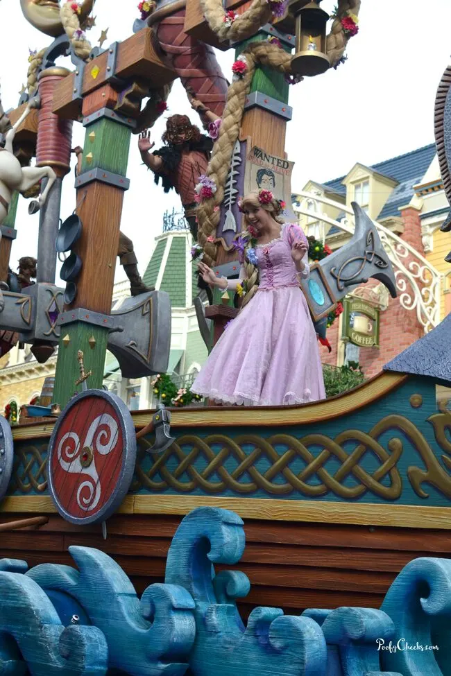 Disney Vacation - Festival of Fantasy Parade Tips