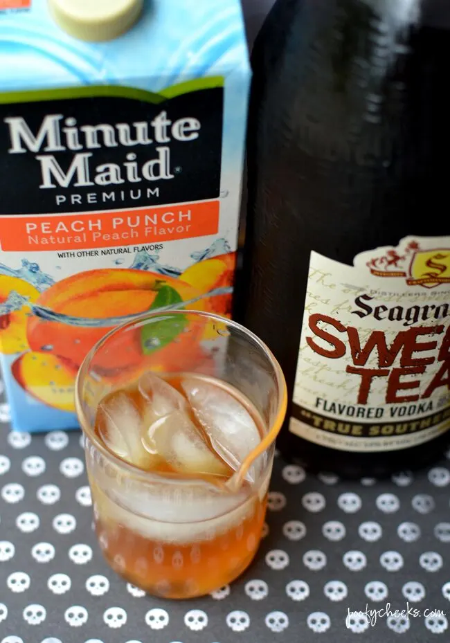 The perfect Halloween Drink - Potion Peach Tea 