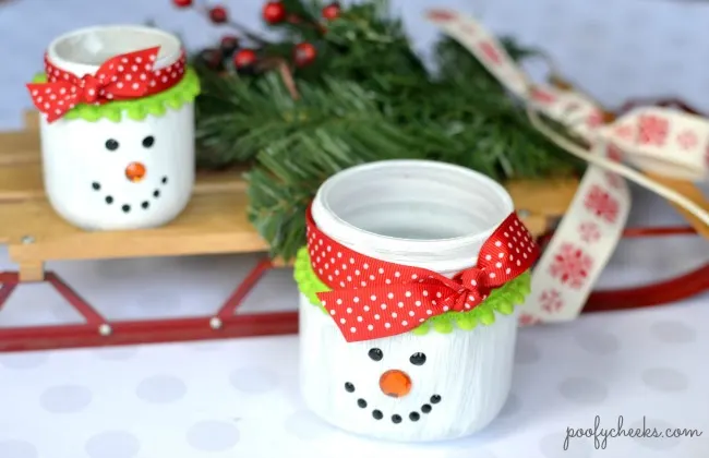 DIY Repurposed Glass Jar Luminaries - Turn glass jars into these cute snowmen!