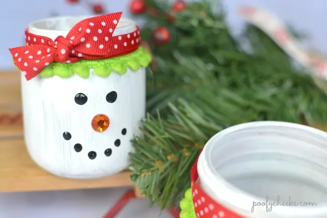 DIY Repurposed Glass Jar Luminaries - Turn glass jars into these cute snowmen!