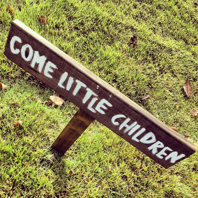 10+ Halloween Signs for Halloween that you can easily DIY!