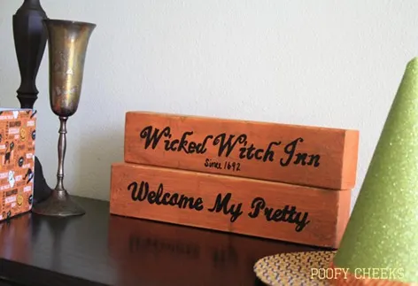 10+ Halloween Signs for Halloween that you can easily DIY!