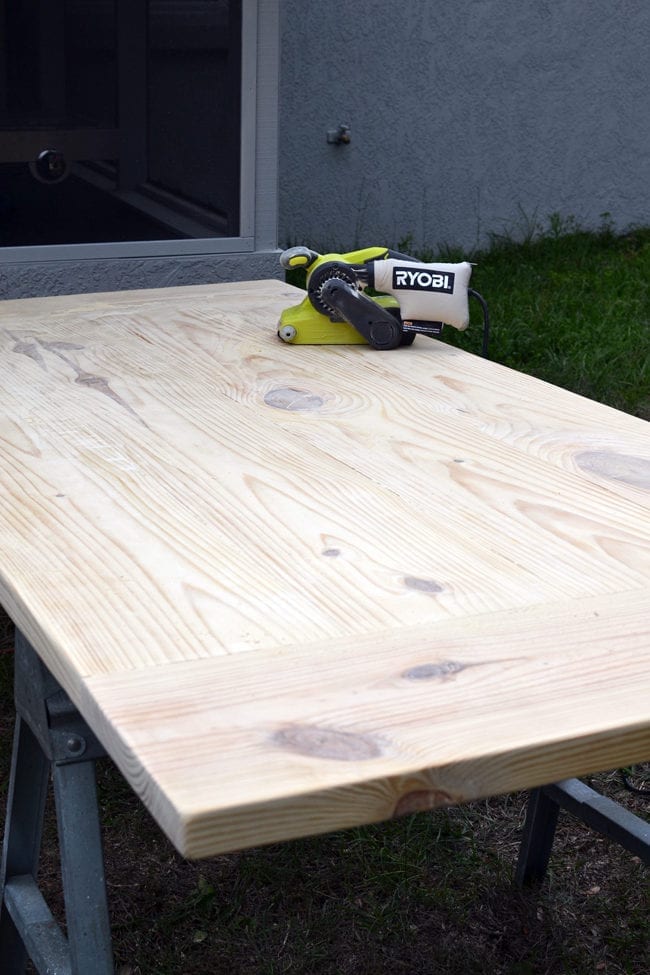 Building a Farmhouse Table from pine - DIY Farmhouse Dining Table