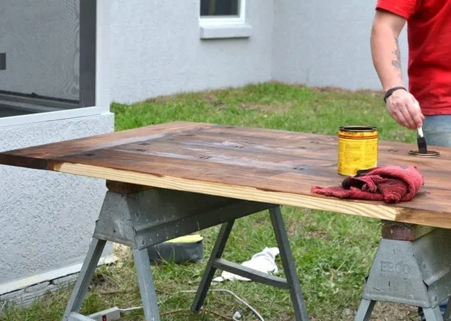Building a Farmhouse Table from pine - DIY Farmhouse Dining Table