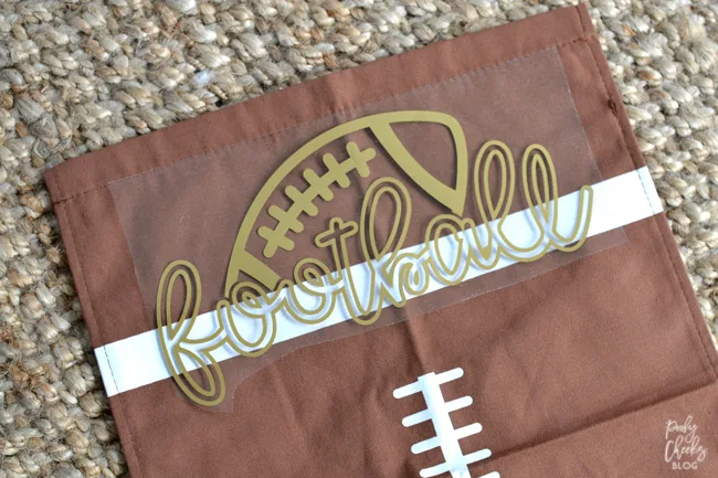 Football Yard Flag with heat transfer vinyl. A Silhouette project - a Cricut project. Grab the cut file, HTV and football flag to make your own.