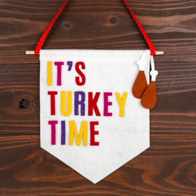 15 Free Thanksgiving Cut Files for Cricut and Silhouette machines.